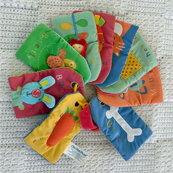 One Step Ahead Touch-Me Textured Flash Cards - Picture 1 of 10